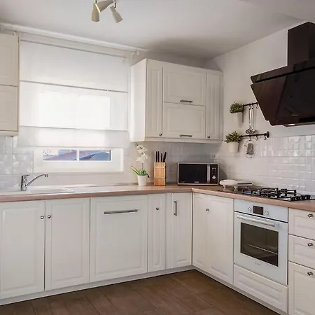 Tempera Σπίτι διακοπών Πούλα